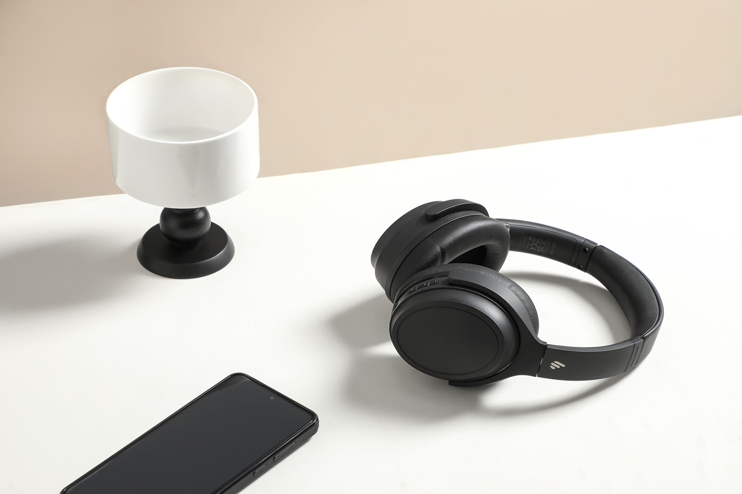 WH700NB gallery 1